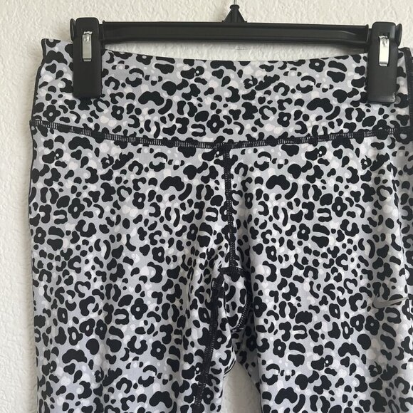 Nike Size Small Leggings Running Crop Mid Rise Stretch Leopard Print - Picture 3 of 9